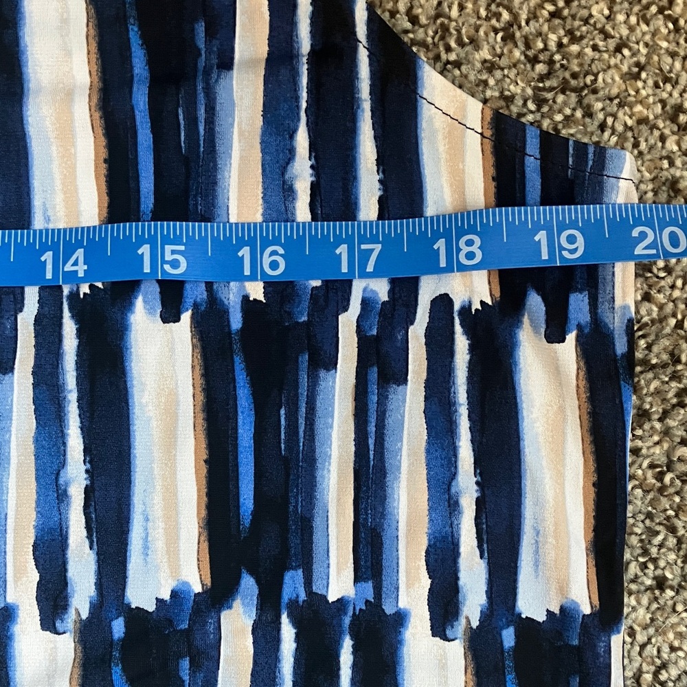 Dana Bachman Blue and White Sleeveless Blouse - Picture 5 of 6